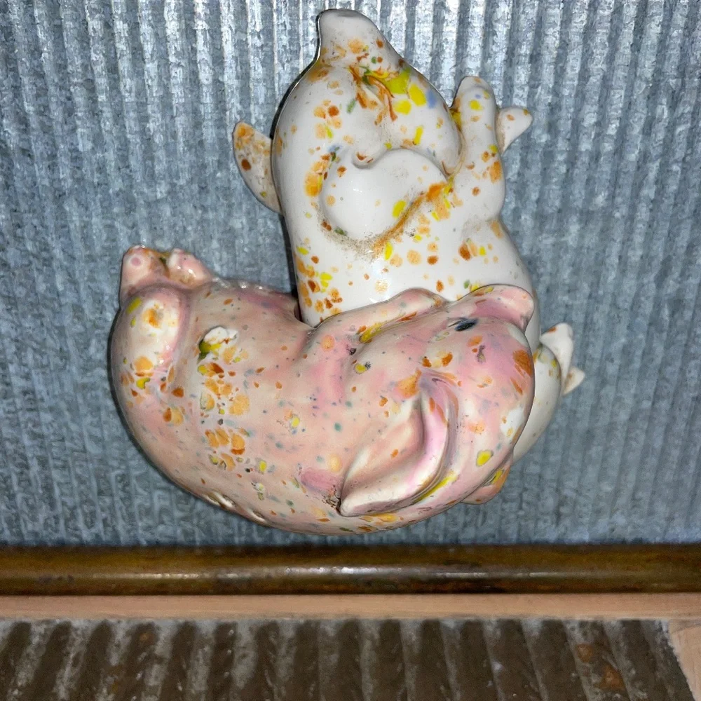 Vintage‎ Nesting Farmhouse Speckled Resting Pigs Ceramic Salt & Pepper Shakers